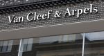 Amsterdam 26 augustus 2026
Logo's van de winkels op de pc hooftstraat . DE Winkelstraat van Nederland . Van Cleewf & Arpels