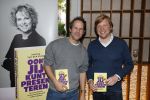 Amsterdam 26 september 2025
Boekpresentatie Simone v d Ende in restaurant Rijks . Chantal Janzen ontvangt het eerste boek . Victor Mids en Oscar Verpoort
