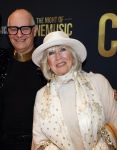 Amsterdam 12 september 2025
Uitreiking Cinemusic Rembrandt Oeuvre Award - tijdens The Night Of Cinemusic in het Concertgebouw. Jeroen Krabbe krijgt Ouvre prijs uit handen van Rene Mioch . Willeke Alberti