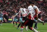Eindhoven, 21 September 2025
PSV-AJAX, Eindstand 2-2
Kompetitie seizoen 2025-2026
Yarek Gasiorowski scoort 2-1