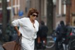 Amsterdam 30 september 2025
Yvonne Brandsteder in de regen op straat in Amsterdam.
