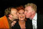 Amersfoort 12 oktober 2003

Premiere zeg ns Aa in de flint

Carry Tefsen met Andre v Duin en Jon v Eerd

© Copyright: Fotopersbureau Peter Smulders BV
