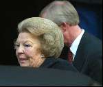Amsterdam 29 oktober 2003

Koningin Beatrix bij het paleis op de dam.

© Copyright: Fotopersbureau Peter Smulders BV