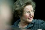 Amsterdam 29 oktober 2003

Prins Willem alexander e koningin beatrix bij het paleis op Hofdame van de Koningin Beatrix.

© Copyright: Fotopersbureau Peter Smulders BV
