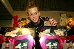Eindhoven 23 oktober 2003
Nieuwe parfum voor JIM Idols uitgereikt bij de ZNB