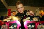 Eindhoven 23 oktober 2003
Nieuwe parfum voor JIM Idols uitgereikt bij de ZNB
