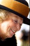 Den Haag 24 oktober 2003
Koningin Beatrix opent bejaarden tehuis