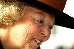Den Haag 24 oktober 2003
Koningin Beatrix opent bejaarden tehuis