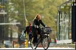 Amsterdam 5 oktober 2002
Nada v Nie met zoontje op de fiets