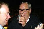 Amsterdam 8 oktober 2003
Presentatie nieuwe samsung telefoon
Piet Romer met direkteur samsung Frans Hulshof en zijn gsm
