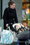 Amsterdam 23 oktober 2003
Prinses Annette met dochter  Prinses isabelle
aan het shoppen