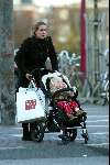 Amsterdam 23 oktober 2003
Prinses Annette met dochter  Prinses isabelle
aan het shoppen