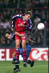 Eindhoven 26 oktober 1999
Wedstrijd in de championsleague tussen PSV-Bayern Munchen, eindstand 2-1
ALEXANDER ZICKLER in duel met JURGEN DIRKX