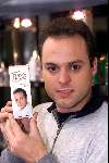 Kerkrade 23 Oktober 1999
Frans Bauer met zijn parfum.
