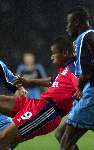 Eindhoven 26 oktober 1999
Wedstrijd in de championsleague tussen PSV-Bayern Munchen, eindstand 2-1
Giovane Elber in duel met Eric Addo