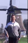 16 Oktober 1999
Jan Keizer wandelend  in de omgeving van Volendam
na zijn hartoperatie.