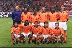 Amsterdam 9 oktober 1999 ARENA
Vriendschappelijke interland
NEDERLAND-BRAZILIE, eindstand 2-2
v.l.n.r. staande: Edwin v d Sar, Patrick Kluivert,  Aron Winter (aanvoerder), Dennis Bergkamp en Winston Bogarde.
Gehurkt v.l.n.r.: Giovanni v Bronckhorst, Clarence Seedorf,
Ronald de Boer, Marc v Hintum, Boudewijn Zenden, Bert Konterman