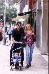Amsterdam 11 augustus 1999
Ruud Gullit winkelend met zijn zoontje en Estella Gullit
