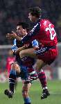 Eindhoven 26 oktober 1999
Wedstrijd in de championsleague tussen PSV-Bayern Munchen, eindstand 2-1
Thomas Linke in duel met Ruud v Nistelrooy