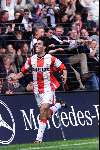 04-04-99
Ruud v Nistelrooyblijdschap na doelpunt tegen AJAX
PSV-AJAX 3-1