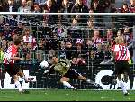 Eindhoven, 29 Oktober 2000
Kompetitie seizoen 2000/20001
PSV-AJAX, eindstand 1-1
doelpunten Nikos Machlas en penalty Arnold Bruggink.
Arnold Bruggink brengt PSV op 1-1
Fred Grim stoipt de bal weliswaar maar stuit toch in het doel