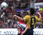 Eindhoven, 29 Oktober 2000
Kompetitie seizoen 2000/20001
PSV-AJAX, eindstand 1-1
Kezman in duel met Chivu