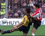 Eindhoven, 29 Oktober 2000
Kompetitie seizoen 2000/20001
PSV-AJAX, eindstand 1-1
doelpunten Nikos Machlas en penalty Arnold Bruggink.
Chivu in duel met Kezman