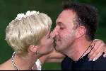 Blaricum 23 oktober 2000
Trouwen van Stefan Kerkhofs met Coby Bos in het gemeentehuis.
Coby was de winnares va het programma  Ja, ik wil een miljonair