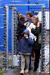 Almere 28 oktober 2000
Ed BB verlaat het Big brother huis samen met zijn vrouw en kinderen.