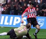 Eindhoven, 29 Oktober 2000
Kompetitie seizoen 2000/20001
PSV-AJAX, eindstand 1-1
Kezman met Fred Grim
