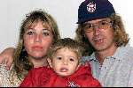 Barendsrecht 6 oktober 2000
Marjorie Doorenbos met haar man en zoontje.