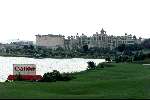 Kuala Lumpur 21 november 1999
Mines Resort golf
WK Golf voor landenteams USA eerste Spanje tweede
Op achtergrond Golden Horses Hotel  Golfen