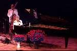 Den Haag 1 oktober 2000
Pia Beck 60 jaar in het vak .
Achter de vleugel
