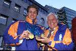 Eindhoven, 3 oktober 2000
Huldiging eindhovense sporter die medailles in Sydney hebben gehaald
Pieter v d Hoogenband met zijn vbader CEES REIN V D HOOGENBAND