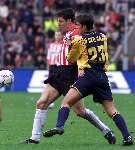 Eindhoven, 29 Oktober 2000
Kompetitie seizoen 2000/20001
PSV-AJAX, eindstand 1-1
Mark v Bommel in duel met Rafael v d Vaart