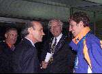 Eindhoven 3 oktober 2000
Huldiging Eindhovense olympische medaillewinnaars
PIETER V D HOOGENBAND met de commissaris van de koningin Frank Houben en Rein Welschen