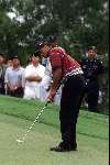 Kuala Lumpur 21 november 1999
Mines Resort golf
WK Golf voor landenteams USA eerste Spanje tweede
TIGER WOODS  putten  Golfen