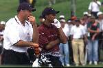 Kuala Lumpur 21 november 1999
Mines Resort golf
WK Golf voor landenteams USA eerste Spanje tweede
TIGER WOODS met zijn caddy   Golfen