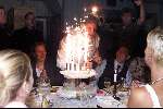 Blaricum 23 oktober 2000
COby Bos en Millionaire Stefan Kerkhofs trouwen.
Willibrord Frequin brengt taart.