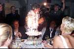 Blaricum 23 oktober 2000
COby Bos en Millionaire Stefan Kerkhofs trouwen.
Willibrord Frequin brengt taart.