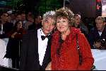 AMSTERDAM 1 OKTOBER 2001
Premiere Discovery of heaven in de pathe Arena
Aad Veldhoen en zijn vriendin Hedy d Ancona