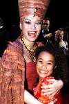 SCHEVENINGEN 21 OKTOBER 2001
PREMIERE van AIDA in het circustheater.
Antje Monteiro met dochter