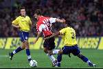 Eindhoven 27 oktober 2001
PSV-RKC 2-0
Arnold Bruggink in duel met Nascimento