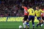 Eindhoven 27 oktober 2001
PSV-RKC 2-0
Arnold Bruggink in duel met Nascimento