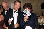 AMSTERDAM 29 OKTOBER 2001
 Parel v Nederland gala
Jaap Jongbloed en Catherine Keyl met een briefje van Duizend Gulden