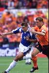Rotterdam, 25 juni 2000   Euro 2000
Europees Kampioenschap voetbal 2000
Nederland-Joegoslavie
Frank de boer contra Savo Milosevic