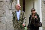 AMSTERDAM 30 oktober 2001
Fred Oster samen met zijn vrouw aan het winkelen.
