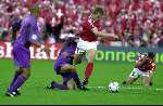 Rotterdam, 16 juni 2000   Euro 2000
Europees Kampioenschap voetbal 2000
Nederland-Denemarken
Phillip Cocu contra Jesper Gronkjaer