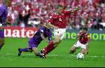Rotterdam, 16 juni 2000   Euro 2000
Europees Kampioenschap voetbal 2000
Nederland-Denemarken
Phillip Cocu contra Jesper Gronkjaer