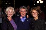 AMSTERDAM 25 OKTOBER 2001
Premiere van de musical GRACE
Jacques d Ancona met moeder en vrouw Danny de Munck